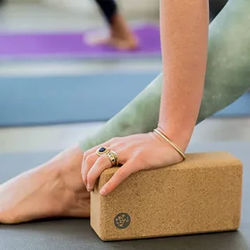 Asanaverse - Bester Yoga block Manduka2 Manduka Kork Yogablock – hochwertiger Yogablock von Manduka