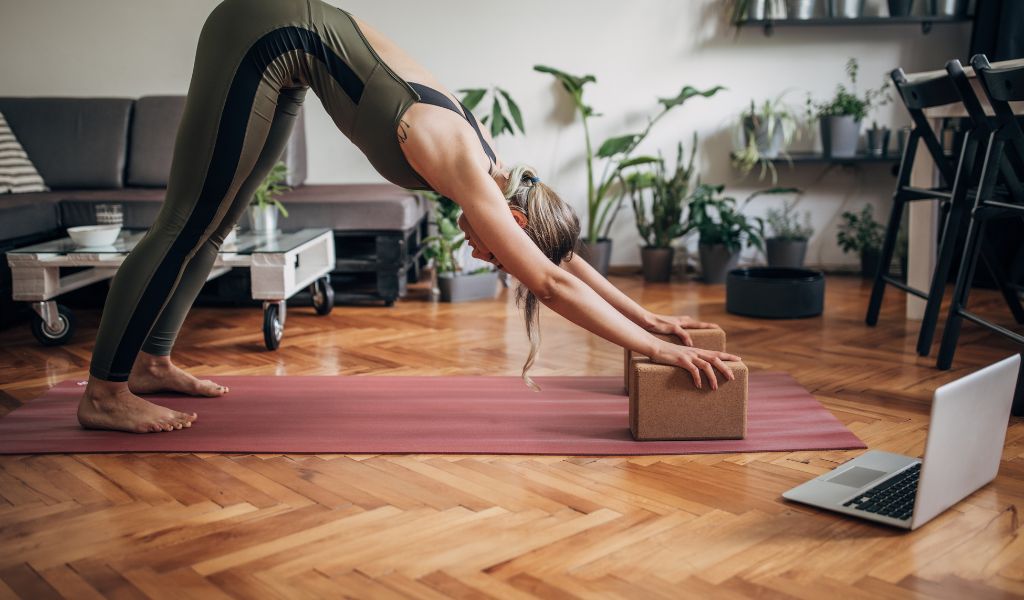 Yoga-Blöcke aus Kork und Schaumstoff für Anfänger und Fortgeschrittene