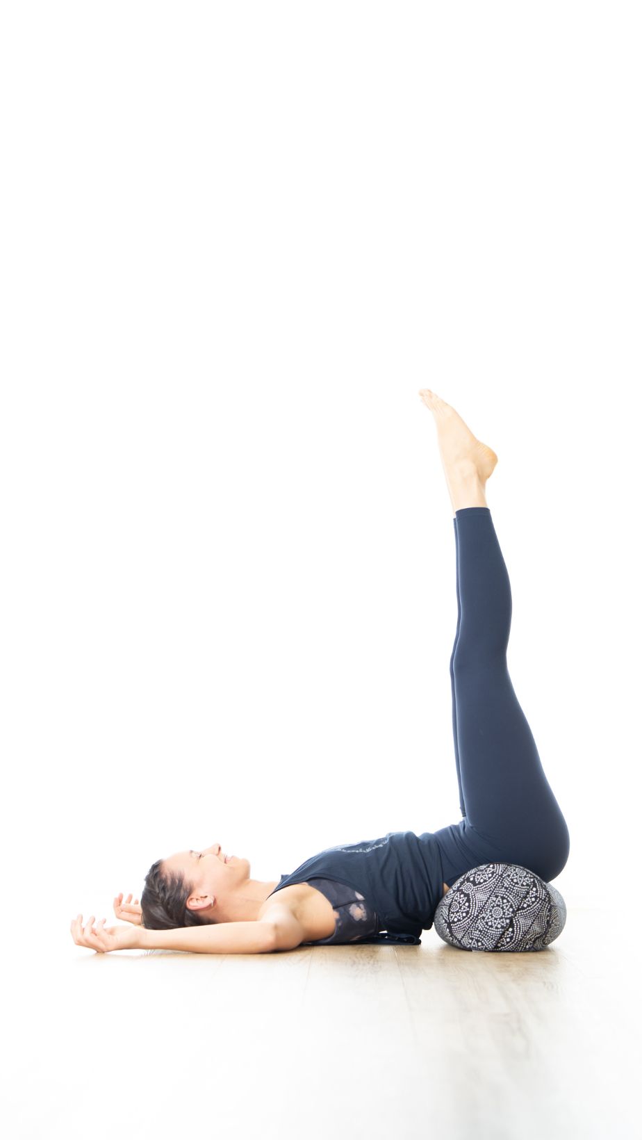 VIPARITA KARANI (BEINE AN DER WAND) VIPARITA KARANI (BEINE AN DER WAND) restorative yoga www.asanaverse.de